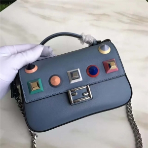 FENDI 1765 17�¿�СţƤ��ɫ�Tᔰ� �����_(k��i)�� �pF��朗l�� ��ȸ�{(l��n)