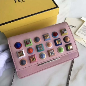 FENDI �ҵ� СţƤ��ɫ�Tᔰ� 朗l��  �ѻ���