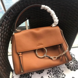 Chlo�� ������ Faye Day ���Ƽ玧 ��̖ �A�h(hu��n)朗l �μ�б��� �ɫ