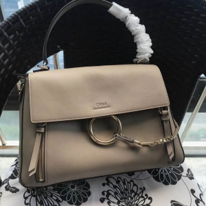 Chlo�� ������ Faye Day ���Ƽ玧 ��̖ �A�h(hu��n)朗l �μ�б��� ����ɫ