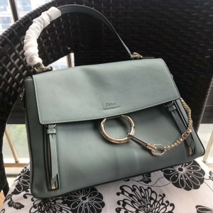 Chlo�� ������ Faye Day ���Ƽ玧 ��̖ �A�h(hu��n)朗l �μ�б��� ���{ɫ