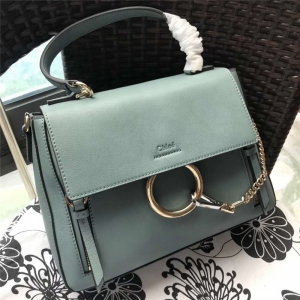 Chlo�� ������ Faye Day ���Ƽ玧 С̖ �A�h(hu��n)朗l �μ�б��� ���ɾG