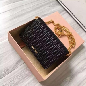 Miumiu���� 2017�پWMiumiuŮ�� �¿�
