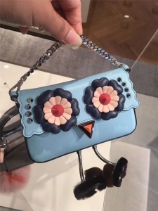 203 FENDI �ҵ� С�֫F���_�� ƴɫ�����T� 朗l������ ���{ɫ