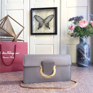 21F816 Ferragamo ������Ľ ��h(hu��n)��� С̖���w ���ð� ���{ɫ