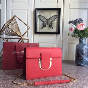 21G671 Ferragamo ������Ľ ��h��� СţƤ ��̖���w 朗l�� �tɫ