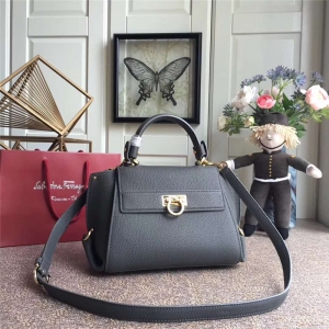 21F628 Ferragamo������Ľ Sofia�� ˤ�yţƤ �i�� ��̖��� ��ɫ