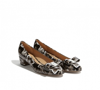 688976 Ferragamo������Ľ VARAţƤ ����ӡ�� �����Y(ji��)�߸�Ь �ڰ׻�