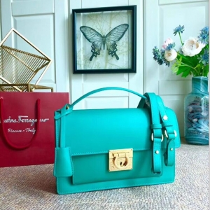 21G179 Ferragamo�Ƹ���Ľ �M��ţƤ Gancio�i�� 20Ӣ�� Ƥ���r�� 
