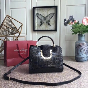 21G596 Ferragamo �Ƹ���Ľ���� �{�~�y�μ�� Gancini 朗l���w�� ��ɫ