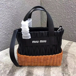 5BA076 MIUMIU��(zhu��n)���¿� С��Ƥ �������l ����Ͱ�� ��ɫ