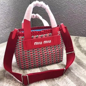 5BA077 MIUMIU��(zhu��n)���¿� ����Ƥ�� �����ִ� ���� �˻@�Ӱ� �tɫ
