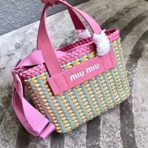 5BA077 MIUMIU��(zhu��n)���¿� ����Ƥ�� �����ִ� ���� �˻@�Ӱ� ��ɫ