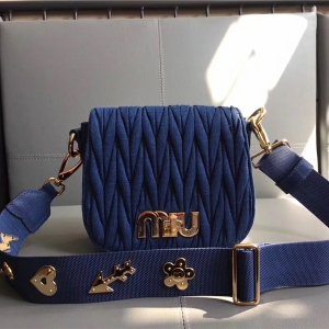 5BH085 MIUMIU���� ������Ʒ ţ�в� �D(zhu��n)�i�_(k��i)�� ���¼玧б��� �{(l��n)ɫ