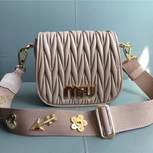 5BH085 MIUMIU���� ������Ʒ С��Ƥ �D(zhu��n)�i�_(k��i)�� ���¼玧б��� ��ɫ