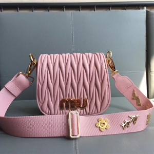 5BH085 MIUMIU���� ������Ʒ С��Ƥ �D(zhu��n)�i�_(k��i)�� ���¼玧б��� ��ɫ