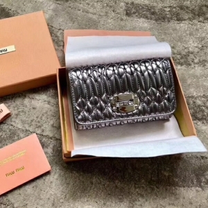 5MH015 MIUMIU �����¿� ܛţƤ ���� �࿨λ�X�A ��ɫ
