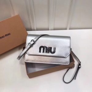 5BH077 MIUMIU ��(zhu��n)���¿� �M(j��n)��ţƤ �i�� ����ĸ ���wС�� �yɫ