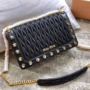 5BD109 MIUMIU ��(zhu��n)���¿� ˮ�@�b� �M(j��n)��С��Ƥ 朗l��� ��ɫ