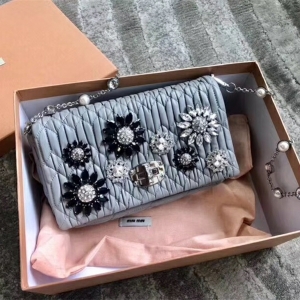 5BH097 MIUMIU ��(zhu��n)���¿� �M(j��n)��С��Ƥ �����@ʯ 朗l�� ��ɫ