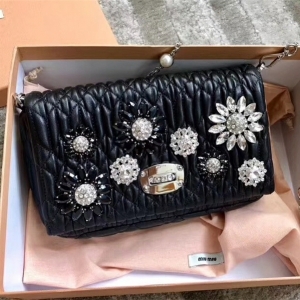 5BH097 MIUMIU ��(zhu��n)���¿� �M(j��n)��С��Ƥ �����@ʯ 朗l�� ��ɫ