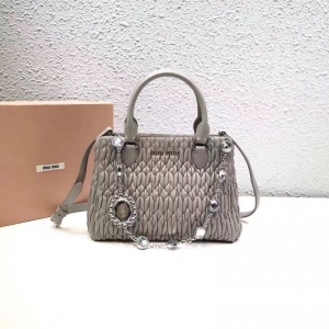 5BA067 MIUMIU���� �����¿� �ް���Ƥ С̖ ˮ���?zh��n)���?��ɫ