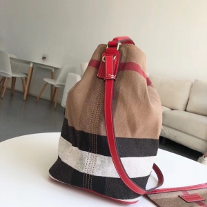 Burberry���� �͌���ˮͰ�� ����ؐ�ִ� ��������ˮ���� ��yɫ�{(di��o) �t��