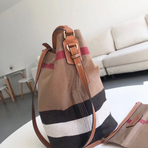 Burberry���� �͌���ˮͰ�� ����ؐ�ִ� ��������ˮ���� ��yɫ�{(di��o) �؎�