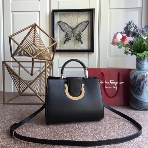 21G596 Ferragamo �Ƹ���Ľ���� СţƤ�μ�� Gancini 朗l���w�� ��ɫ