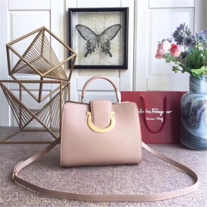 21G596 Ferragamo �Ƹ���Ľ���� СţƤ�μ�� Gancini 朗l���w�� ���