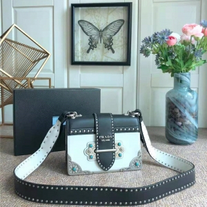 1BD045 Prada Cahier�ִ� �m͢�� СţƤŮ�� ������� �����_(d��)�μ�� �����