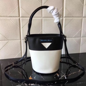 1BE015 Prada OuvertureŮ�� ܛţƤ �����_(d��)����� PradaƤ��ˮͰ�� ��ƴ��