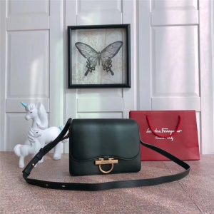 21H321 Ferragamo�ִ� �ﶬ�͹� Gancini�i�� �Ƹ���ĽŮ�� ���w��� ��ɫ