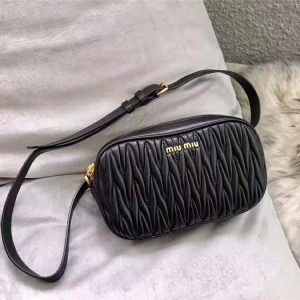 5BL005 MiuMiu���� ܛ��Ƥ �����ް� ��� �����μ�� ��ɫ