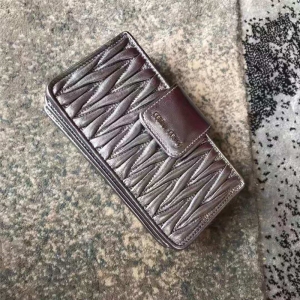 5BH042 MiuMiu2019�＾�¿� �ް���Ƥ �����ְ��μ�� ��ɫ