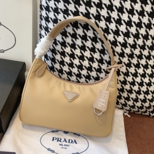 1NE515 Prada Re-Edition 2000 ���������ִ� �����_���°� ��ɫ
