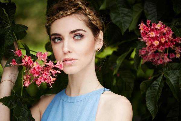 時(shí)尚博主嘉拉·法拉格尼 (Chiara Ferragni) 演繹全新路易·威登LV (Louis Vuitton) Lockit系列手袋大片