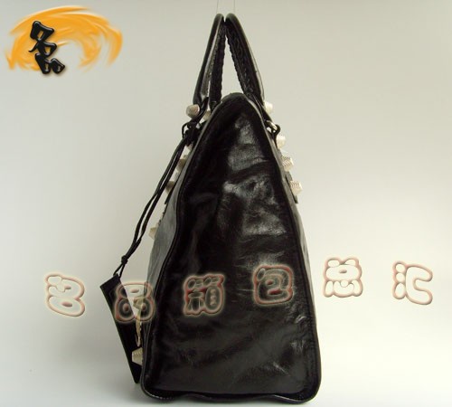 084334A ��(j��ng)��AŮʿ����� BALENCIAGA�C(j��)܇(ch��)�� �������ҕr(sh��)�����e�����
