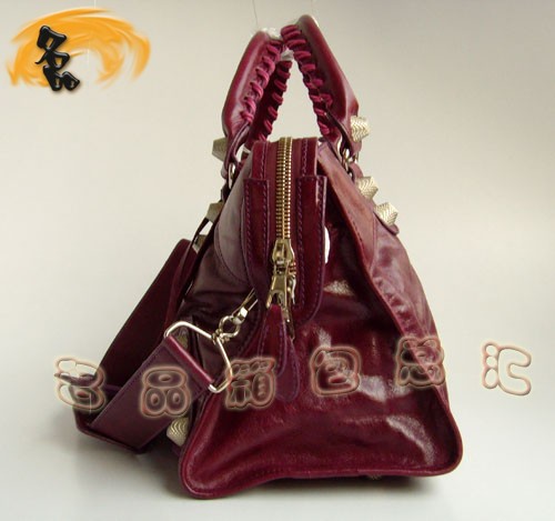 084328A �������ҕr(sh��)������� BALENCIAGA��(j��ng)��C(j��)܇�� ���¿����eŮʿб���