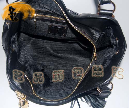 3058 Prada����� Prada���¿� �r�����eŮ�� Prada��(j��ng)��� ��ɫ