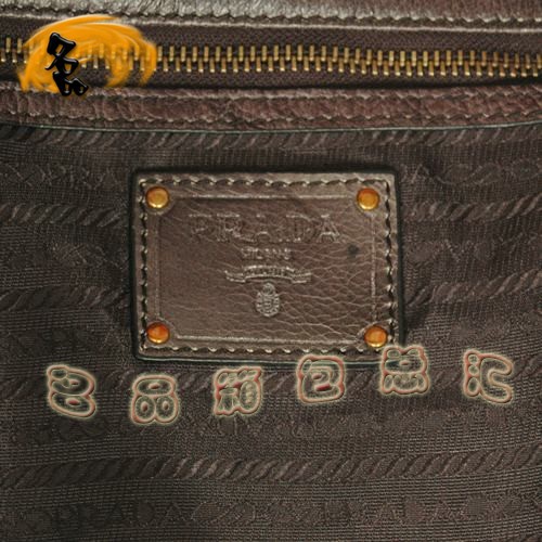 8589 Prada最新款時(shí)尚休閑女包 普拉達(dá)經(jīng)典手提包 Prada斜挎包 黑配灰色