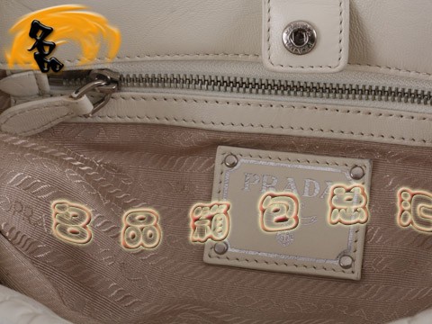 BN1791 普拉達(dá)最新款褶皺羊皮時(shí)尚女士休閑包 Prada手提包 Prada斜挎包 白色