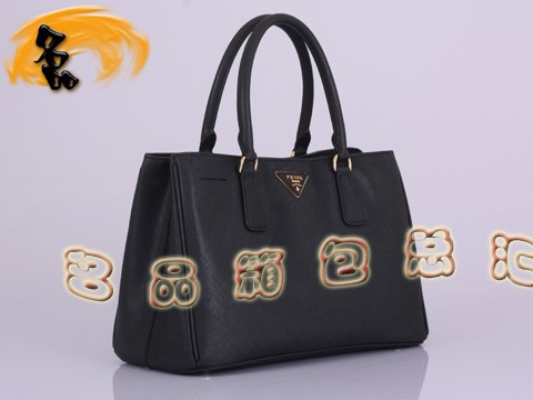 BN1874 Prada單肩包 新款時(shí)尚女士休閑包 十字紋進(jìn)口牛皮女包 普拉達(dá)手提包 黑色