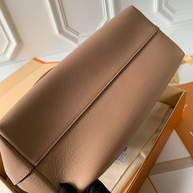 M44330 LV LOCKME HOBO 手袋 LV旋扣小牛皮女包 LV單肩手提包 米黃色