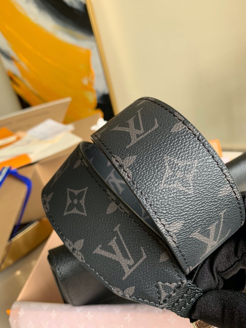 M30413 LV OUTDOOR FLAP 信使包 Taiga 皮革配帆布男包 黑色