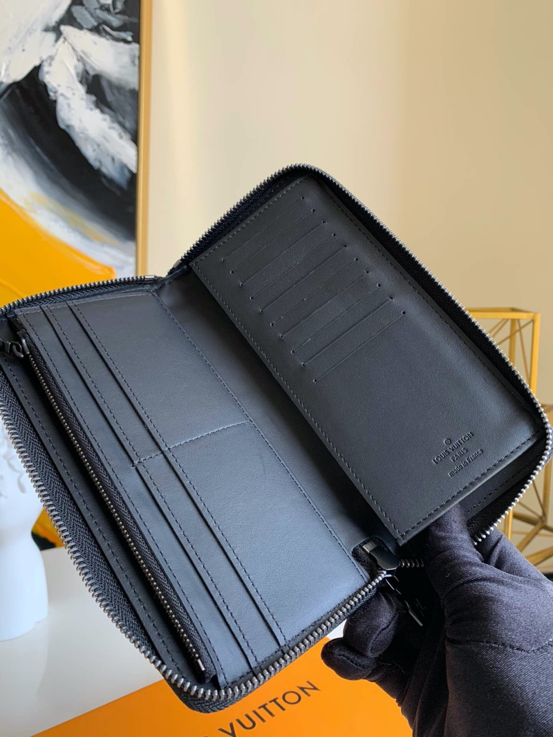 M69047 LV ZIPPY VERTICAL 錢夾 Taurillon皮革錢包 黑色