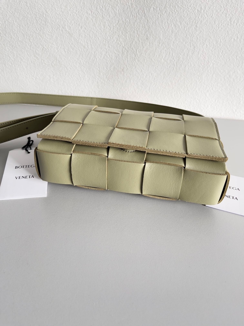 Bottega Veneta 寶緹嘉 Intreccio編織皮革 Cassette斜挎包 洞石綠