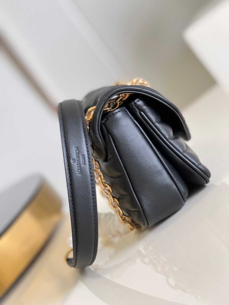 M20687 LV NEW WAVE 小號鏈條包 絎縫牛皮單肩斜挎包 黑色