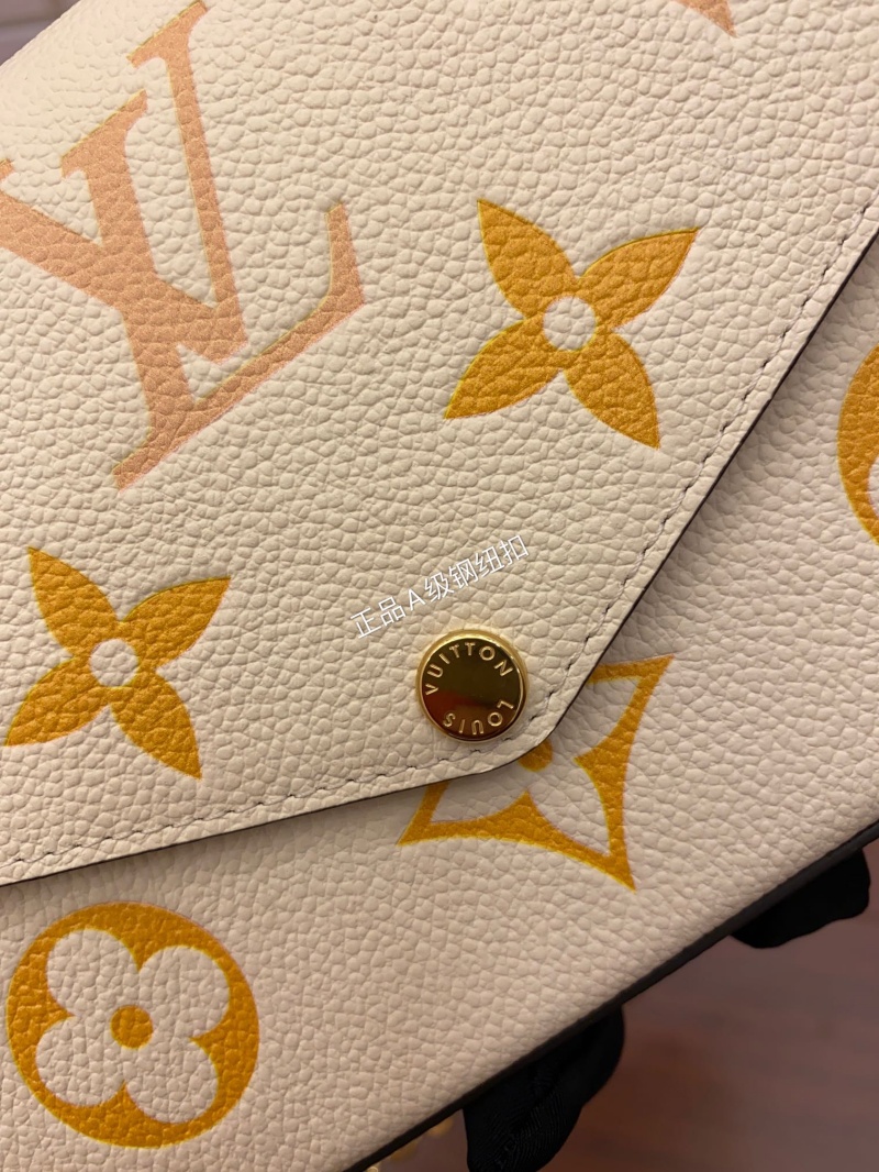 M82047 LV FELICIE POCHETTE 手袋 牛皮壓紋三合一鏈條包 LV三件套 米白色