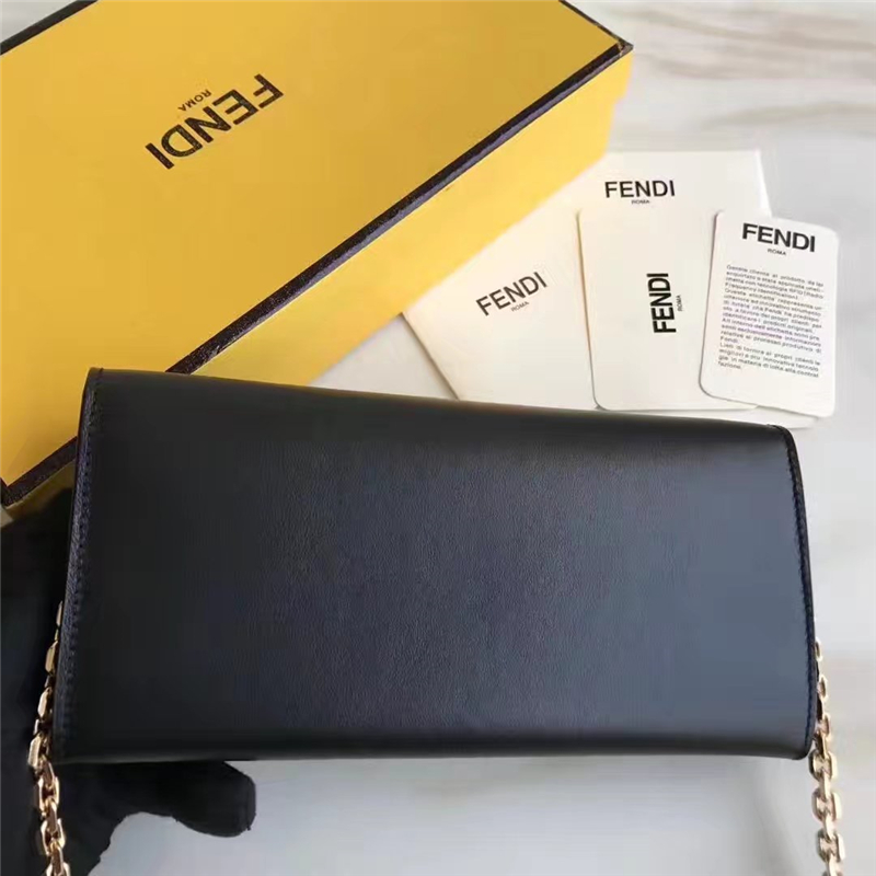 Fendi 芬迪 0252 小牛皮 大號長款皮夾 金屬環(huán) 可拆卸鏈條肩帶